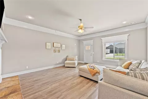 Living - 910 Bob Glen Cir, Centerton, AR 72719 photo 1 of 2
