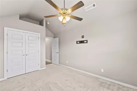 Bedroom - 910 Bob Glen Cir, Centerton, AR 72719 photo 4 of 5