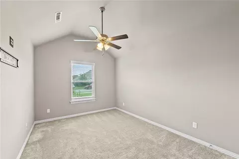 Bedroom - 910 Bob Glen Cir, Centerton, AR 72719 photo 3 of 5