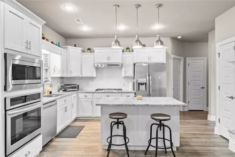 Kitchen - 910 Bob Glen Cir, Centerton, AR 72719 photo 1 of 2