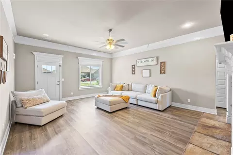 Living - 910 Bob Glen Cir, Centerton, AR 72719 photo 2 of 2