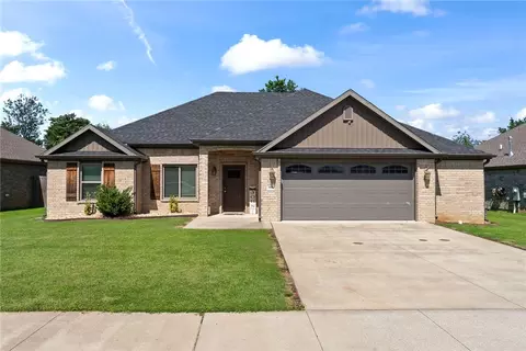 910 Bob Glen Cir, Centerton, AR 72719