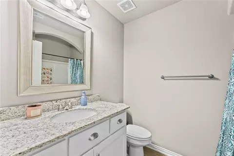 Bath - 910 Bob Glen Cir, Centerton, AR 72719 photo 1 of 4