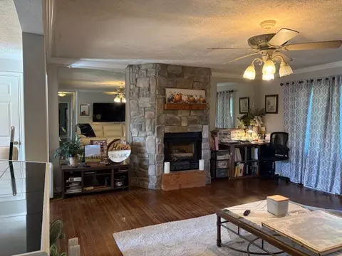 Living - 400 Franklin St, Harrison, AR 72601 photo 1 of 1