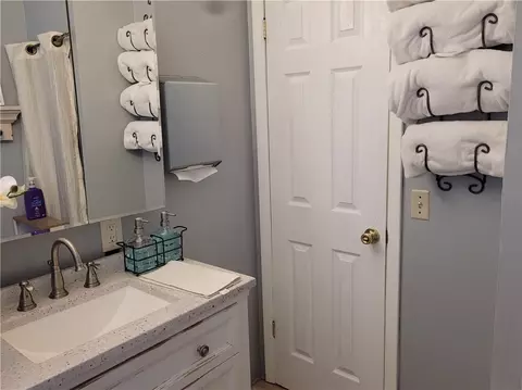 Bath - 400 Franklin St, Harrison, AR 72601 photo 2 of 3