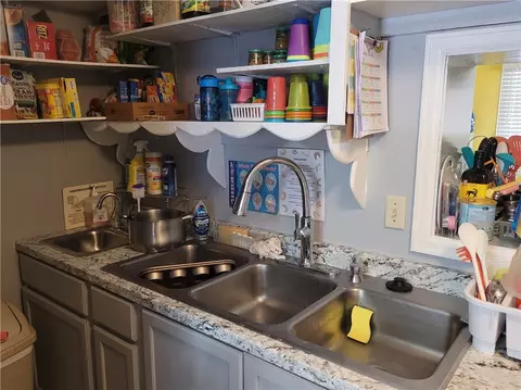 Kitchen - 400 Franklin St, Harrison, AR 72601 photo 4 of 5