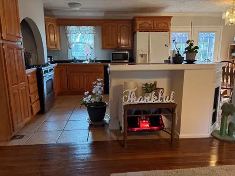 Kitchen - 400 Franklin St, Harrison, AR 72601 photo 1 of 5