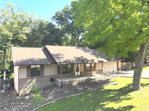 10 Tennyson Ln, Bella Vista, AR 72714