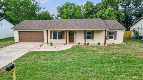 402 SW 11th St, Bentonville, AR 72712