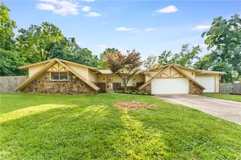 202 Big Tree Dr, Bentonville, AR 72712