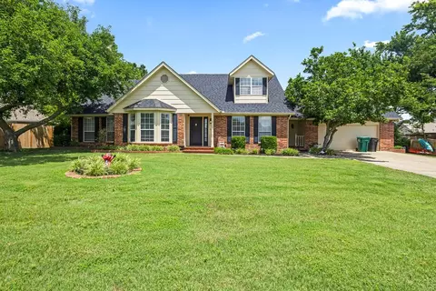 1213 Countrywood Cir, Rogers, AR 72756
