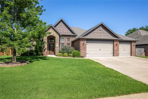 703 SEaton St, Bentonville, AR 72712