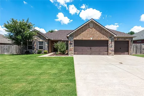 5211 W Cross Creek Blvd, Rogers, AR 72758