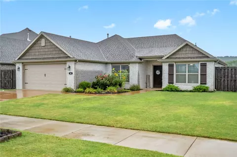 66 S Benchmark Ln, Fayetteville, AR 72704