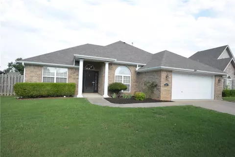 2303 N Cornwall Ave, Fayetteville, AR 72704