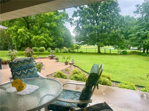 8 Merritt Dr, Bella Vista, AR 72714
