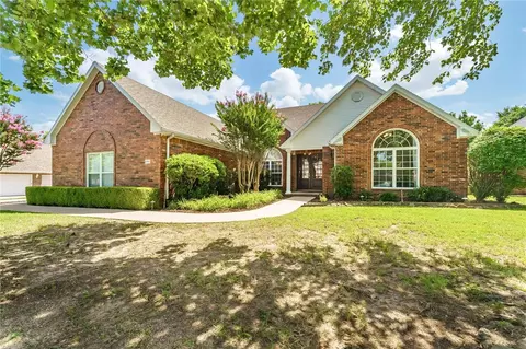 1836 N Hartford Dr, Fayetteville, AR 72701