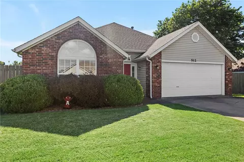 512 Topaz, Lowell, AR 72745