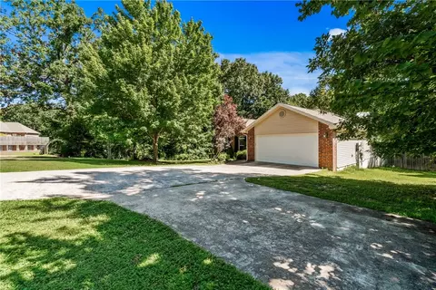 48 Sherlock Dr, Bella Vista, AR 72715