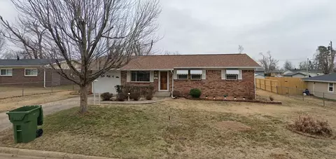 811 11th St, Rogers, AR 72756