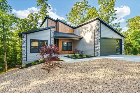 2 Damerham Ln, Bella Vista, AR 72714