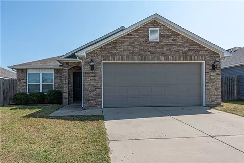 5026 Claxton Cir, Fayetteville, AR 72704