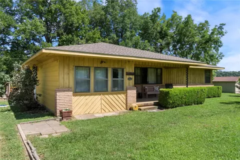 10222 Brigance Rd, Gentry, AR 72734