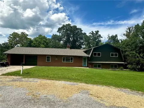 17900 Crestwood Dr, Siloam Springs, AR 72761