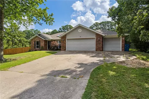 1 Constance Cir, Bella Vista, AR 72714