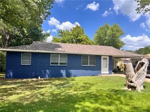 164 E Glen St, Farmington, AR 72730