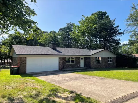 904 E Norristown Cir, Russellville, AR 72801