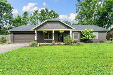 2906 W Parkwood Dr, Rogers, AR 72756