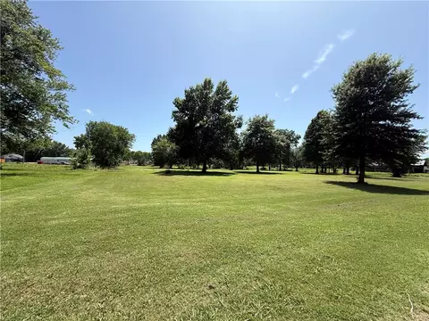500 W Hickory St, Stilwell, OK 74960