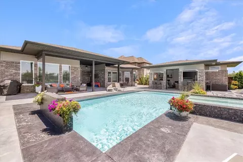 8702 Flycatcher Pl, Bentonville, AR 72713