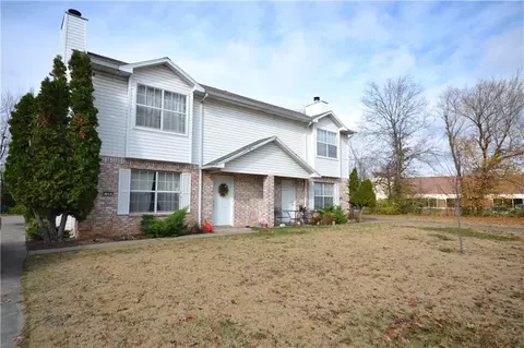1689-1691 N Saddlehorn Ave, Fayetteville, AR 72703