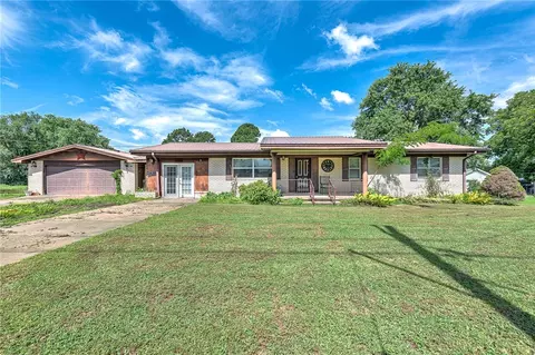801 SW 2nd Ave, Gravette, AR 72736