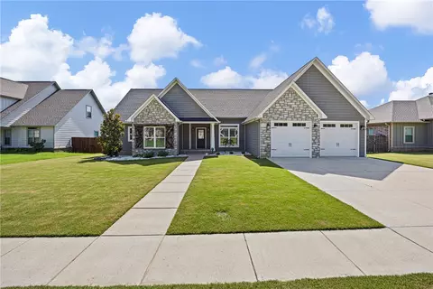 229 Promenade Cir, Russellville, AR 72801