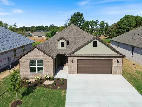 2306 Lexington St, Siloam Springs, AR 72761