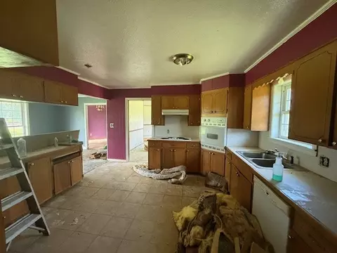 Kitchen - 10127 State Highway 22, Paris, AR 72855 photo 3 of 7