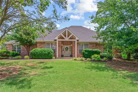 1932 N Hartford Dr, Fayetteville, AR 72701