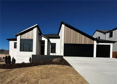 3902 SW Limelight Ln, Bentonville, AR 72713