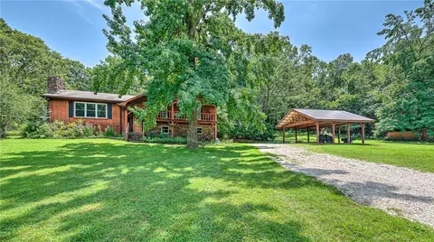 5794 S Shaeffer Rd, Fayetteville, AR 72701