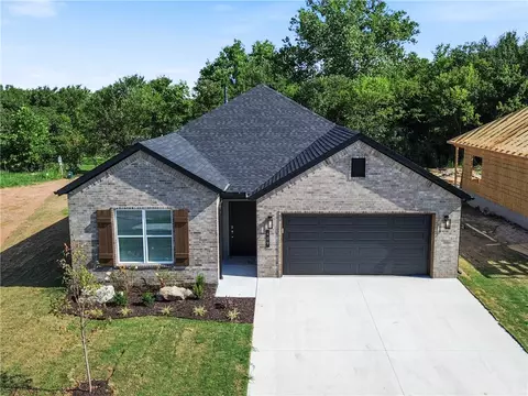 409 Hondo St, Siloam Springs, AR 72761