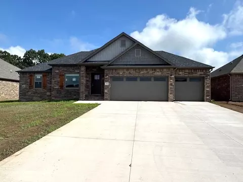 932 Round Top St, Prairie Grove, AR 72753