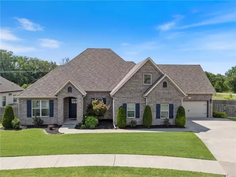 950 Clark Cir, Bentonville, AR 72713