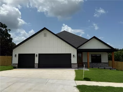 157 W Pitts St, Farmington, AR 72730
