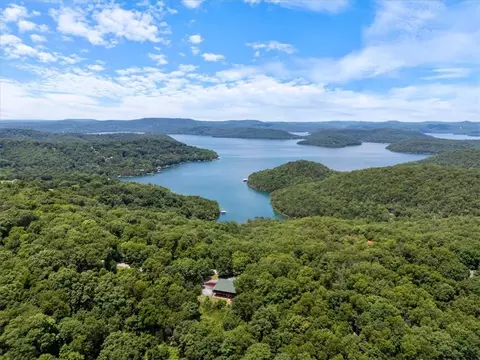 7 Viewpoint Dr, Eureka Springs, AR 72631