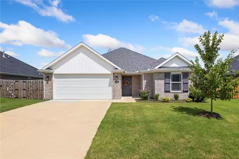 421 Coconut Ln, Centerton, AR 72719