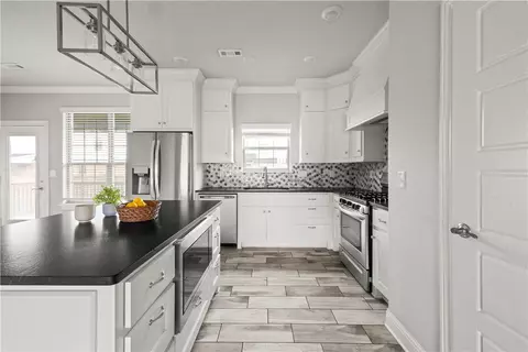Kitchen - 203 Vicks Cir, Centerton, AR 72719 photo 2 of 3