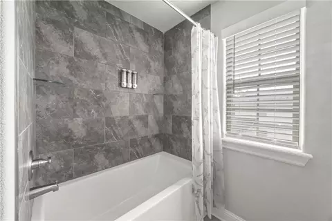 Bath - 203 Vicks Cir, Centerton, AR 72719 photo 4 of 5